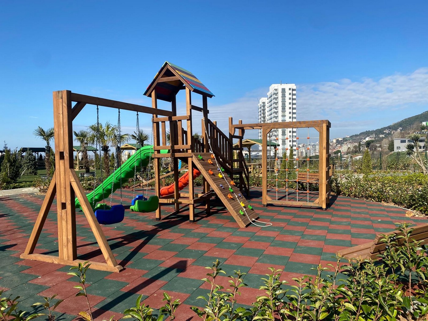 Ataşehir Küçükbakkalköy Mahallesi kauçuk zemin kaplama