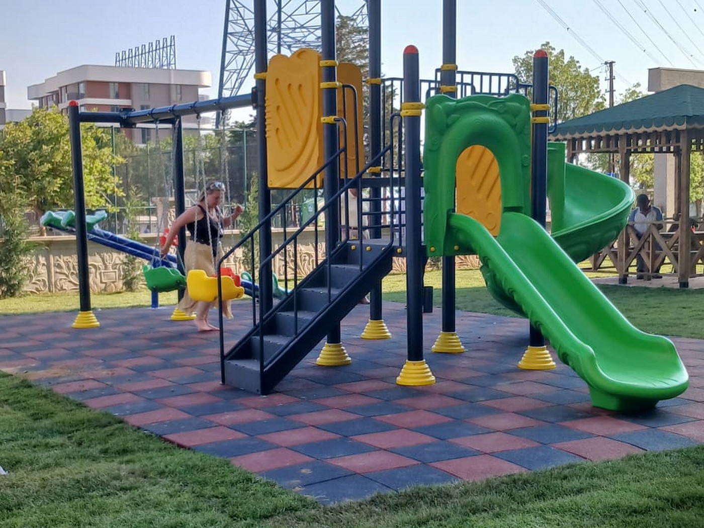 Ataşehir Mimar Sinan Mahallesi kauçuk zemin kaplama