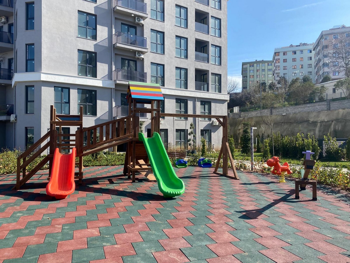 Ataşehir Yeni Çamlıca  Mahallesi kauçuk zemin kaplama