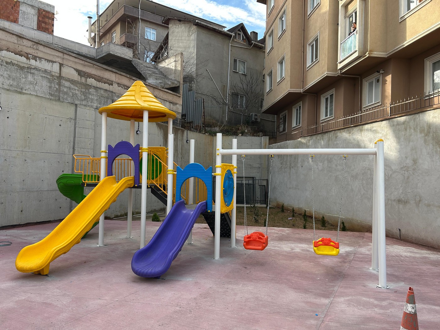 Kartal Yakacık Çarşı Mahallesi kauçuk zemin kaplama