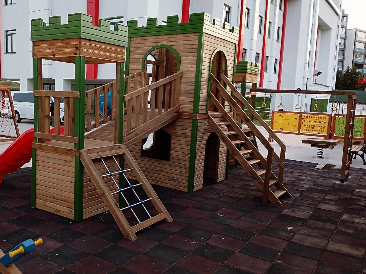 Maltepe Aydınevler Mahallesi kauçuk zemin kaplama