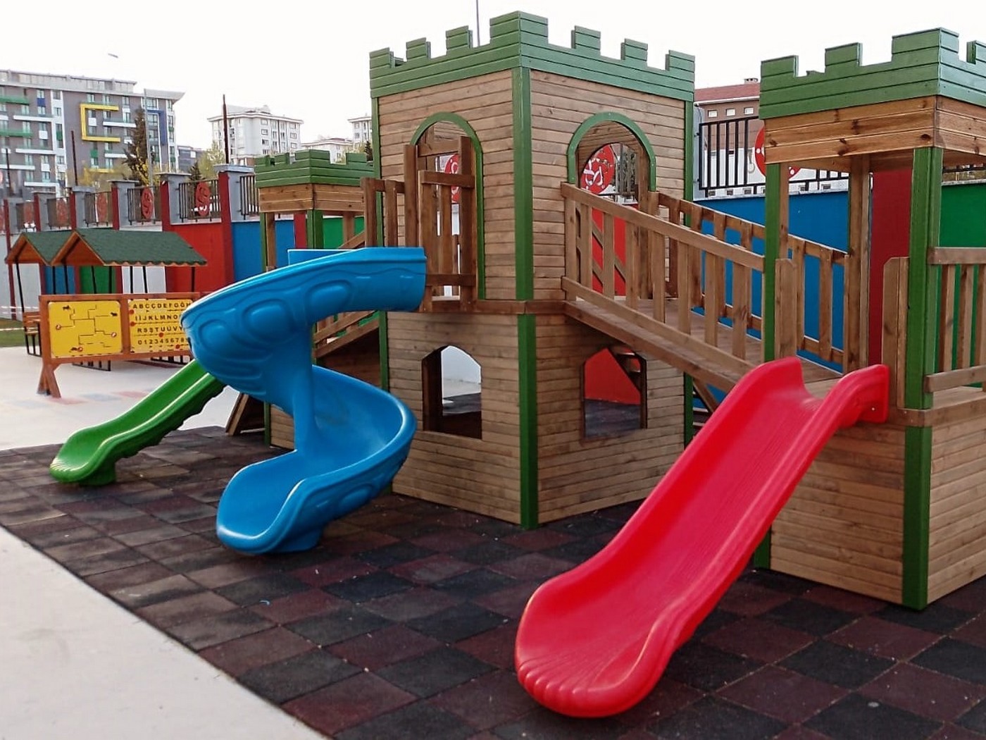 Maltepe Bağlarbaşı Mahallesi kauçuk zemin kaplama