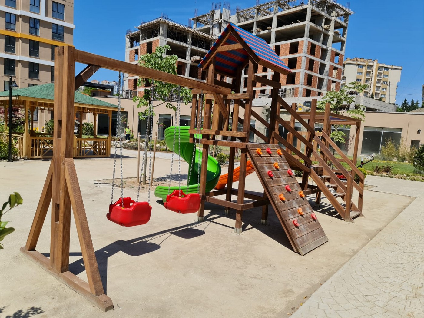 Maltepe Çınar Mahallesi kauçuk zemin kaplama