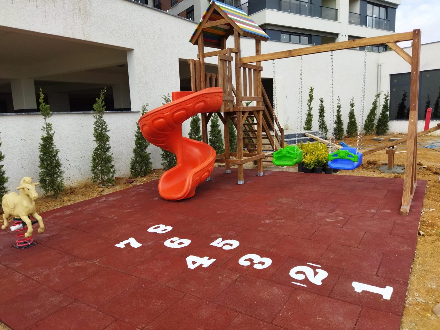 Maltepe Zümrütevler Mahallesi kauçuk zemin kaplama